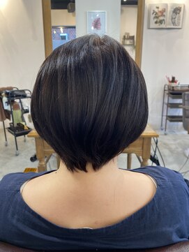 レイリー(LAiLy) ショートボブです