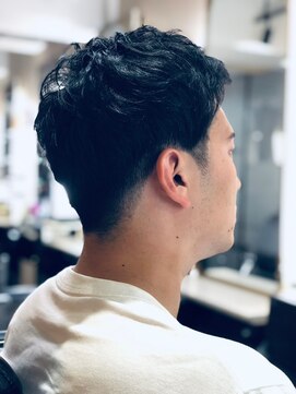 ディスイズバーバー(THIS IS BARBER) メンズショート　フェードカット×アップバング【札幌】