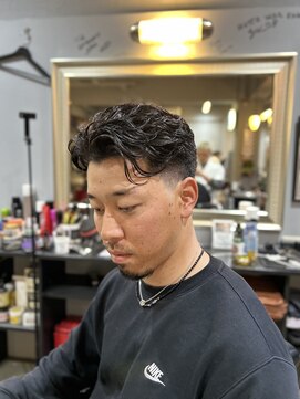 エーピーティートアウエスト(APT. TOR WEST) taper fade