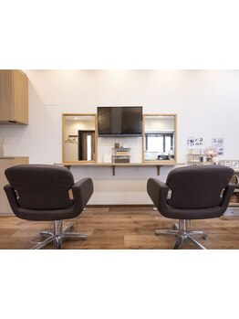 白髪もおしゃれ染め感覚で染められる！髪質・ダメージに合わせた施術で、艶のある綺麗な仕上がりに◎