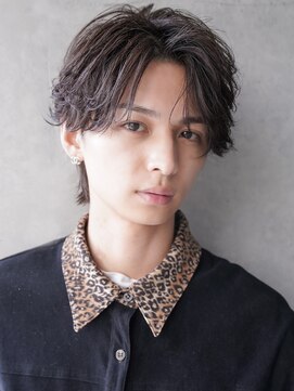 カライング(ing) スーツ短髪ツーブロック束感モテる黒髪シークレットパーマ流行