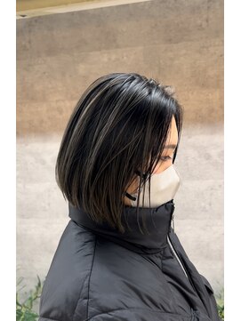 アンダーバーホワイト(_WHITE) 切りっぱなしボブ×バレイヤージュ