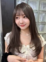 ガーデンヨコハマ(GARDEN YOKOHAMA)&nbsp;レイヤーカット シースルーバング ミルクベージュ グレーヘア