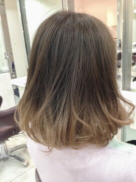 ブルーフェーセス 表参道(blue faces) 『blue faces』カーキブロンドグラデーション ゆるふわボブ