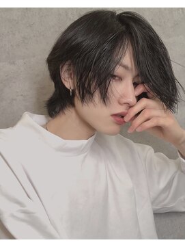 シン(syn) 前髪長めマッシュウルフ