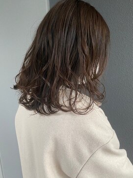 モルニ(MORNI) 髪質改善トリートメント_マロンベージュ Aラインボブ かきあげ