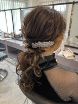 ニィ(2iee.)&nbsp;ゆるふわダウンポニー