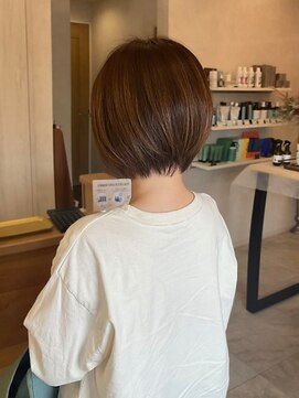 イーズヒュウ(ease HUE.) ナチュラルショート/ショコラブラウン