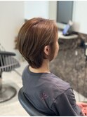 20代30代前下がりショートツヤ感ボブウルフレイヤーカット