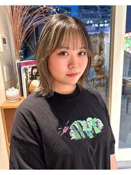 エルム 原宿 表参道(yelm) ぱっつん切りっぱなしボブカットアンブレラカラーホワイト