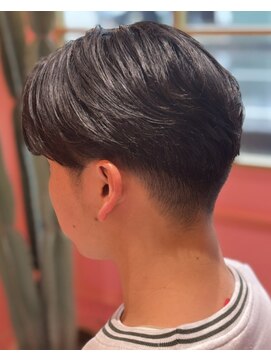 オーガニック リブ 川越(organic+live) 前下がりセンターパート刈り上げ爽やか◎