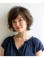 バイエイト(X８)&nbsp;ラフウェーブショートの抜け感フェミニンヘア