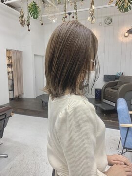 ベニス(VENICE) 柔らかなベージュロブ