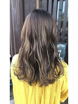 ヘアー ファルル(HAIR FaLuLu) アッシュベージュ/ロングレイヤー