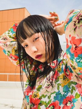 トゥコ(tuco) ワイドバング 刈り上げ ぱっつん 前髪インナーカラー