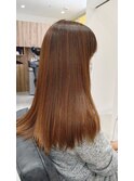 触りたくなるサラサラヘアー