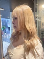 ヘアーアンドメイク ビス(HAIR&MAKE bis)&nbsp;紫シャンプーだけで作るホワイトブロンド【加藤沙久楽】