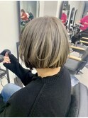パールベージュとダークグレーのアンブレラカラー　美由紀
