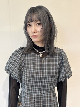 イル(ill) ダブルカラー　グレー　ミディアムウルフ　ウルフ