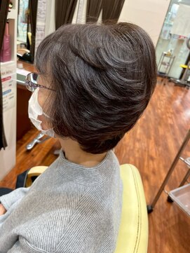 白髪染め暗髪カラー黒染め地毛風似合わせカット