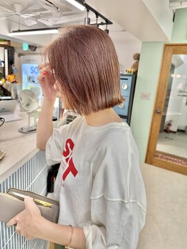 ヒビヲ 天神警固(HIBIO) ショートボブ切りっぱなしボブタッセルボブブリーチダブルカラー