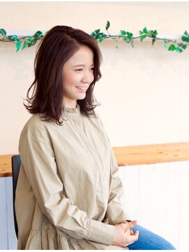 ヘア ビューティ ビーズ(Hair Beauty Bees) ミディアムスタイル