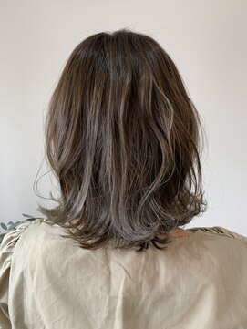 クルール バイ マーブル(COULEUR by Marble) 外国人風 カーキグレージュ ハイライト