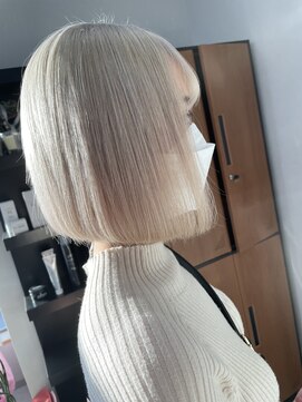 アネラ(Anela) White blond +ボブ【平本】