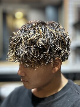 オトコデザイン(OTOKO DESIGN) スパイラルパーマ　メッシュ　フェード　ブリーチ　メンズ