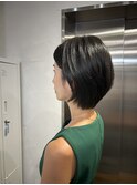 シルエットが綺麗なショートヘア