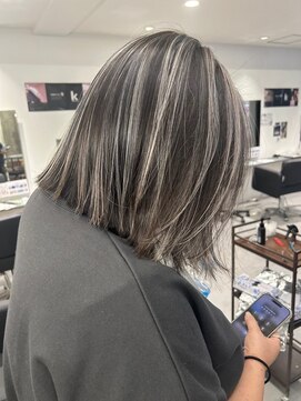 キング 梅田(K!ng) 縮毛矯正髪質改善ハイライトレイヤーカット梅田美容室エクステ