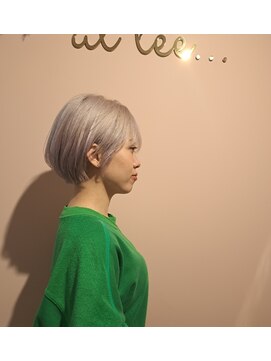 アットティー 金沢八景(at tee...) 【丸みショート×ホワイトブロンド】