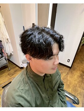 リット(lit.) フェザーパーマ　ニュアンス　ツーブロック　刈り上げ