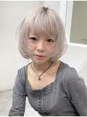ホワイトカラー×レイヤーボブ×ホワイトシルバー×ケアブリーチ