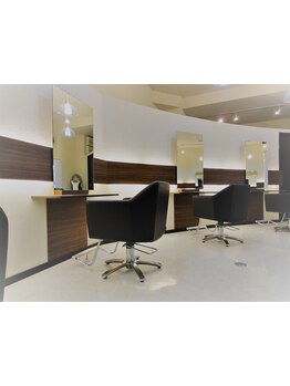 【Aujua正規取り扱い店・ソムリエ在籍】大人女性の気になるお悩みにお一人ひとりに合わせたケアをご提案♪