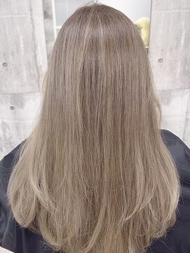 ネウィ 所沢(newi) ホワイトベージュ