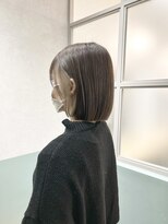 アンビシャス 久米川(ambitious) イヤリングカラーミルクティーベージュ切りっぱなしボブ