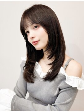 レア 表参道(L'ea) ・大人ガーリーダークアッシュミディアムレイヤー似合わせカット