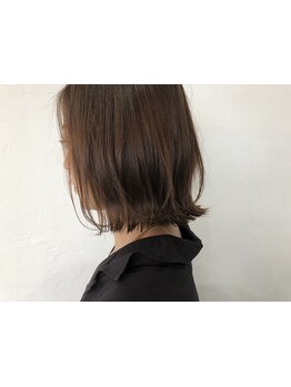 クセやうねりが気になる方に。まっすぐ過ぎないナチュラルストレートで髪のお悩みを解消！