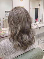 クーラペ(Cura Per hair garden) 外国人風ロングスタイル／ミルクティーグレージュ