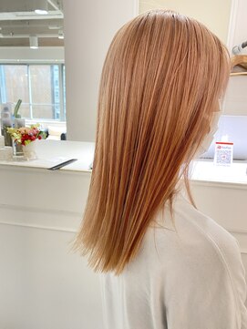 イリ 梅田(ili) ブリーチ1回柔らかピンクベージュ