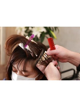 ハイキャリアの技術でイメージ以上の理想のスタイルに大満足―。ダメージを抑えて白髪もオシャレに♪