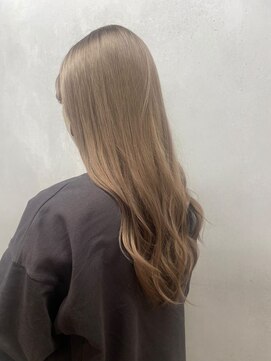 イリ 大阪(ili) ハイトーンベージュ　中平亞聖