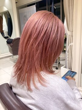 ヤヨイブレインズフェアリー(YAYOI BRAINS fairy) ウルフカット×ハイトーンピンク