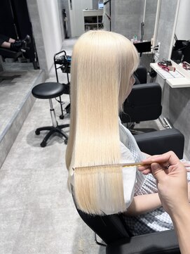 アンダーバーホワイト 栄店(_WHITE) 抜きっぱなしブロンド