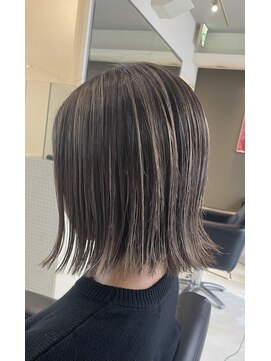 シャンプーボーイエイムス(SHAMPOO BOY aims) ハイライト　切りっぱなし