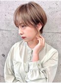 横顔美人くびれショート