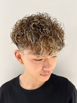 ルーシー 渋谷(LUCEY) スペインカールスパイラルパーマ外国人風パーマフェードカット