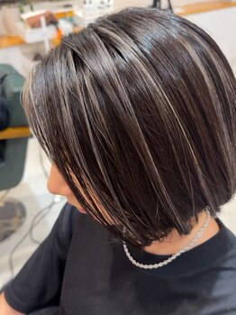 アクア(AQUA)の写真/色を入れるだけじゃない、小顔に見せる立体カラーが大人気☆うる艶な仕上がりで、女子力UP♪