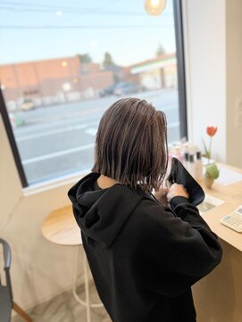 ヒュー(HUE) ミニボブレイヤー/ミディアムレイヤーカット